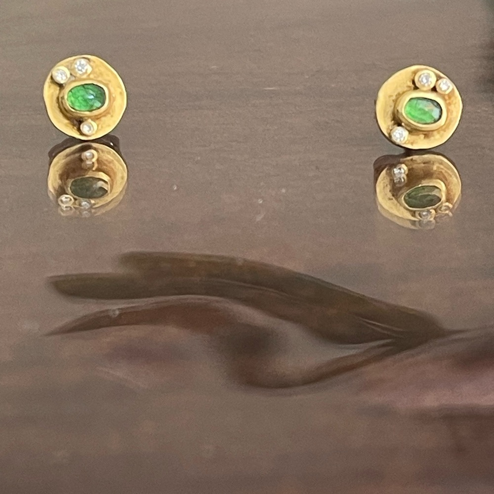 18 k Gold emerald diamond Stud Earrings